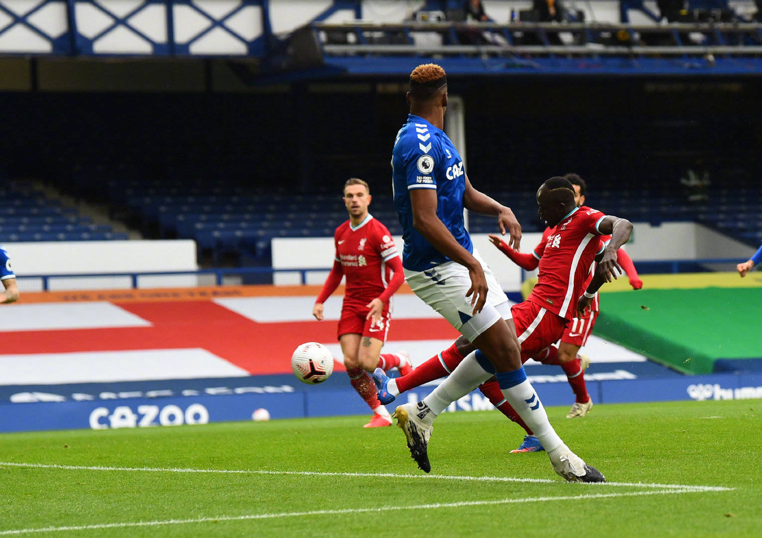 保持高度的 保持高度的